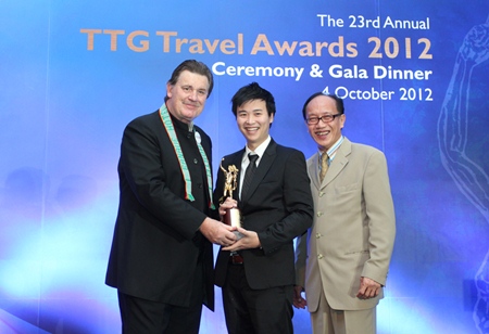 Royal Cliff Hotels Group Vice-President Vathanai Vathanakul (center) receives the TTG Hall of Fame award from Michael Chow, TTG Travel Trade Publishing.